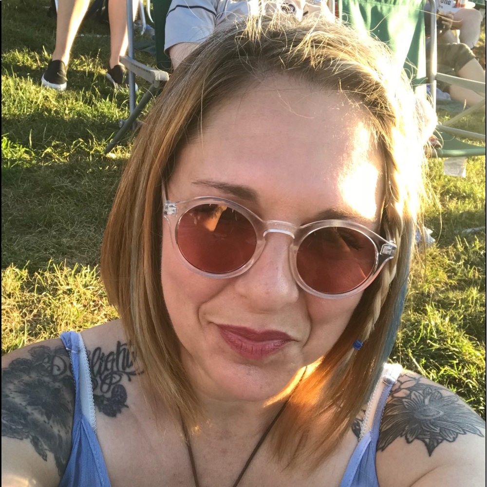 Meet your Posher, Mia